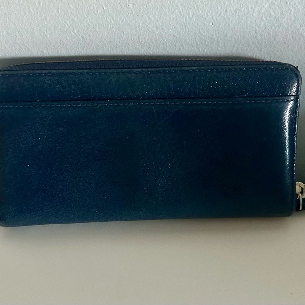 Kate Spade Navy Blue zip around Leather wallet - Picture 2 of 9